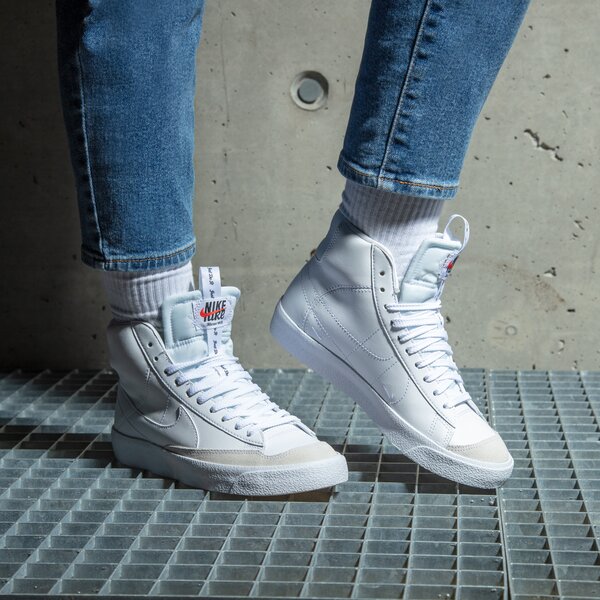 Sporta apavi bērniem NIKE BLAZER MID '77 SE D dh8640-102 krāsa balta