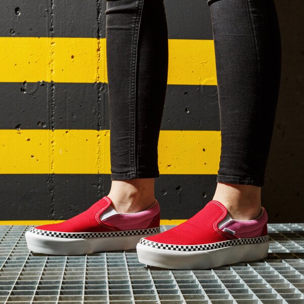 Sporta apavi sievietēm VANS UA CLASSIC SLIP-ON PLATFORM vn0a3jezwvx1 krāsa sarkana